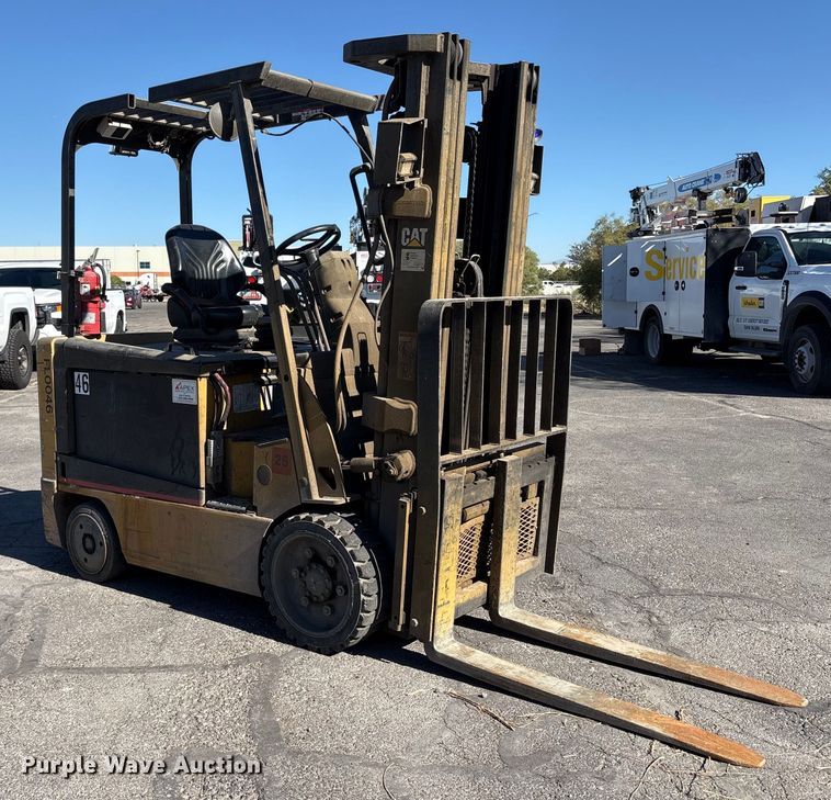 MONTACARGAS ELéCTRICO 2006 CATERPILLAR E6000