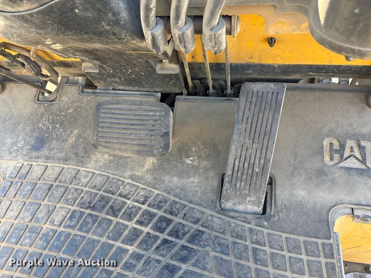 image for item EC8034 2006 Caterpillar E 6000 Warehouse Forklift ( Electric)