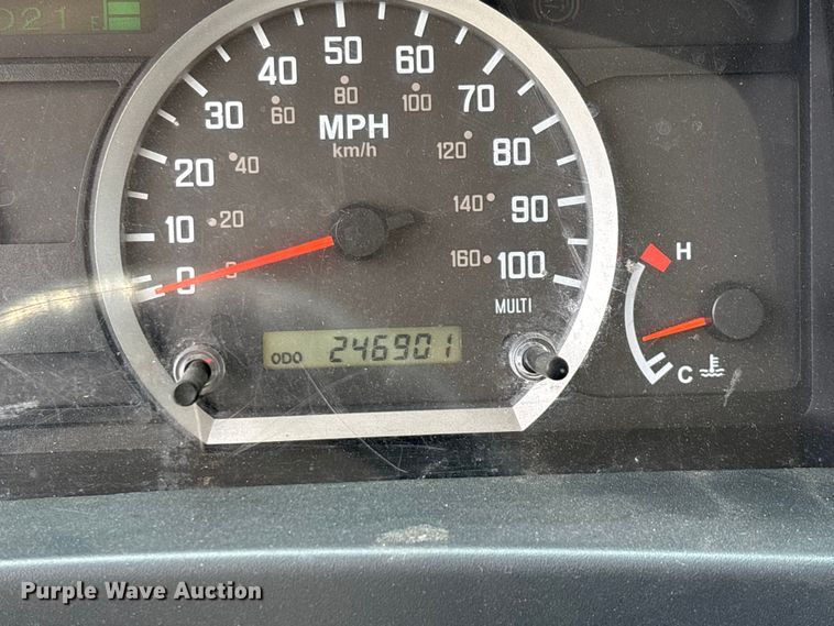 image for item ED2232 2014 Isuzu NPRHD box truck