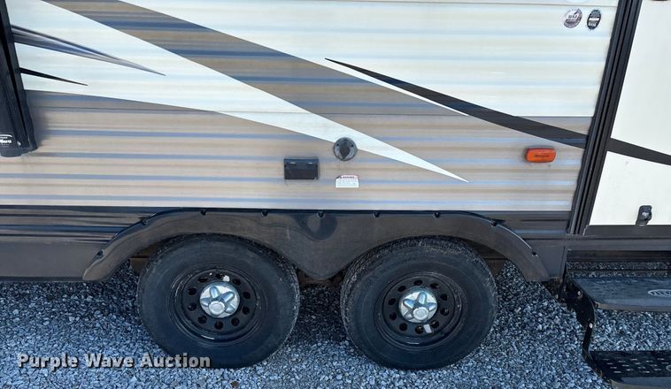 image for item ED2251 2017 Heartland Trail Runner camper