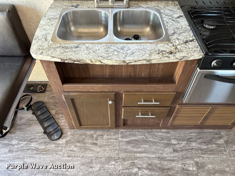 image for item ED2251 2017 Heartland Trail Runner camper