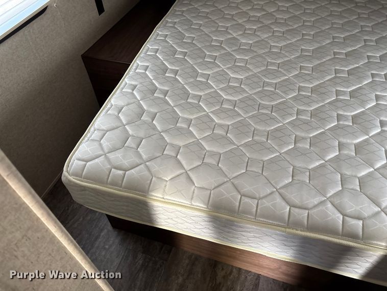 image for item ED2251 2017 Heartland Trail Runner camper