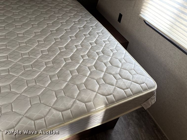 image for item ED2251 2017 Heartland Trail Runner camper