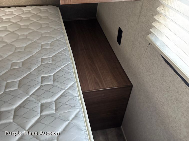 image for item ED2251 2017 Heartland Trail Runner camper