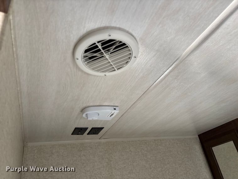 image for item ED2251 2017 Heartland Trail Runner camper