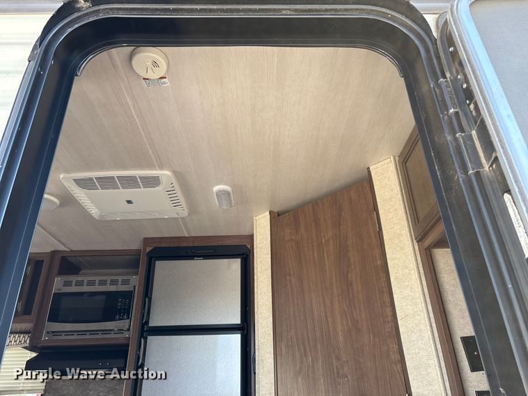 image for item ED2251 2017 Heartland Trail Runner camper