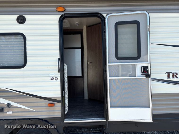 image for item ED2251 2017 Heartland Trail Runner camper