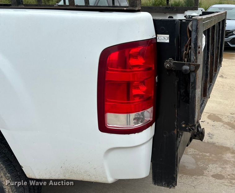 image for item ED2253 2013 GMC Sierra 2500HD pickup truck