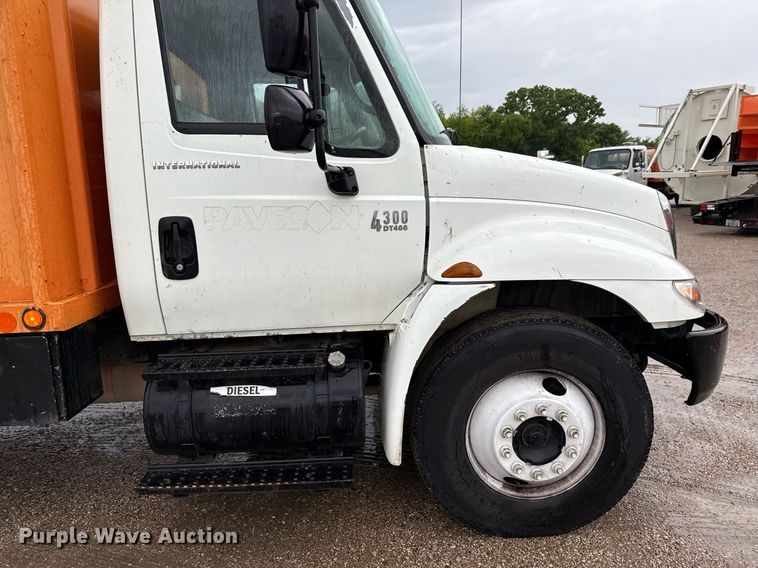 image for item ED5607 2003 International 4300 utility / service truck