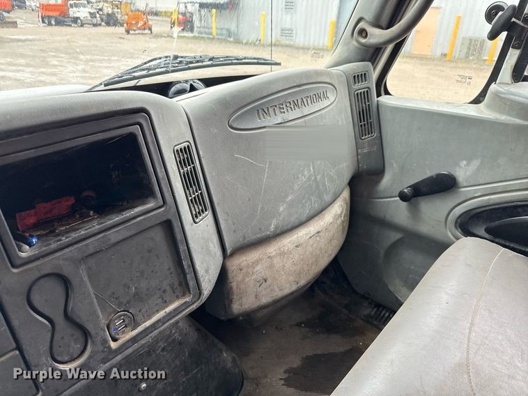 image for item ED5607 2003 International 4300 utility / service truck