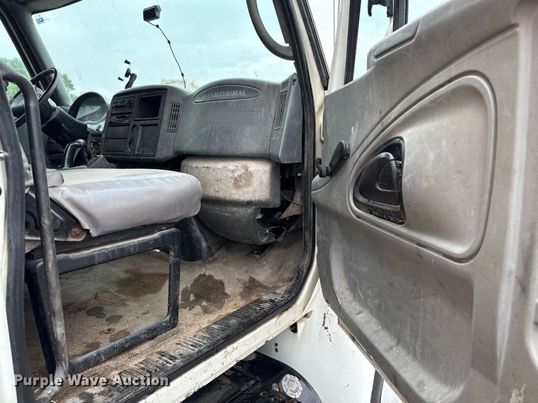 image for item ED5607 2003 International 4300 utility / service truck