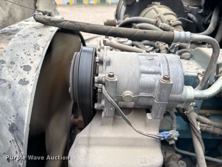 image for item ED5607 2003 International 4300 utility / service truck