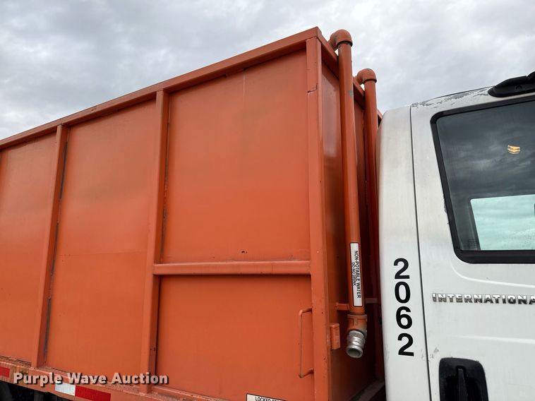 image for item ED5608 2003 International 4300 utility / service truck