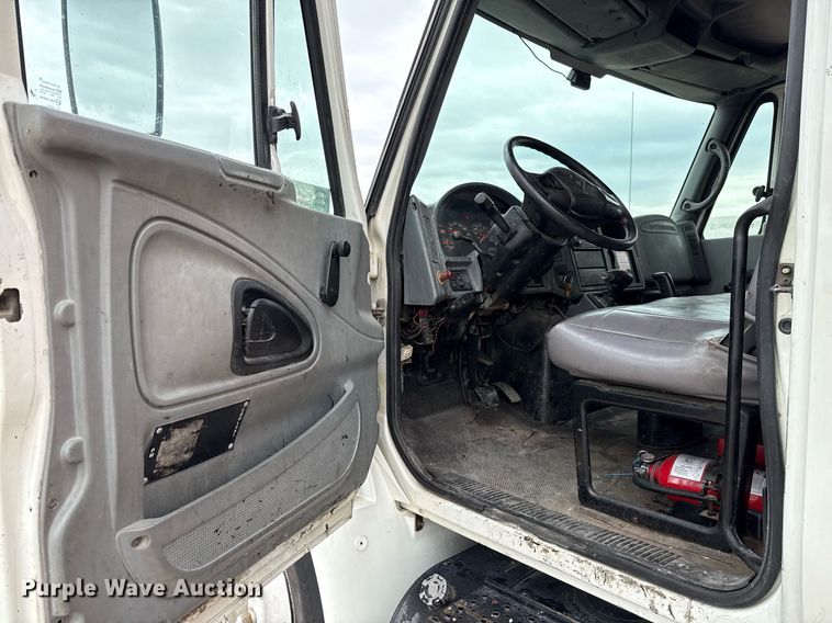 image for item ED5608 2003 International 4300 utility / service truck