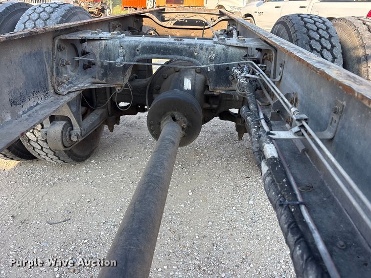 image for item ED5609 2002 International 4300 truck cab and chassis