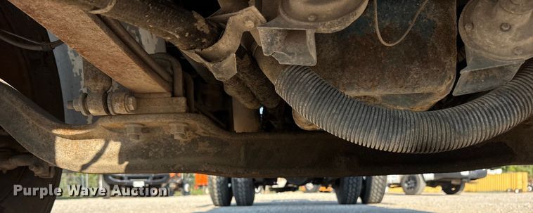 image for item ED5609 2002 International 4300 truck cab and chassis