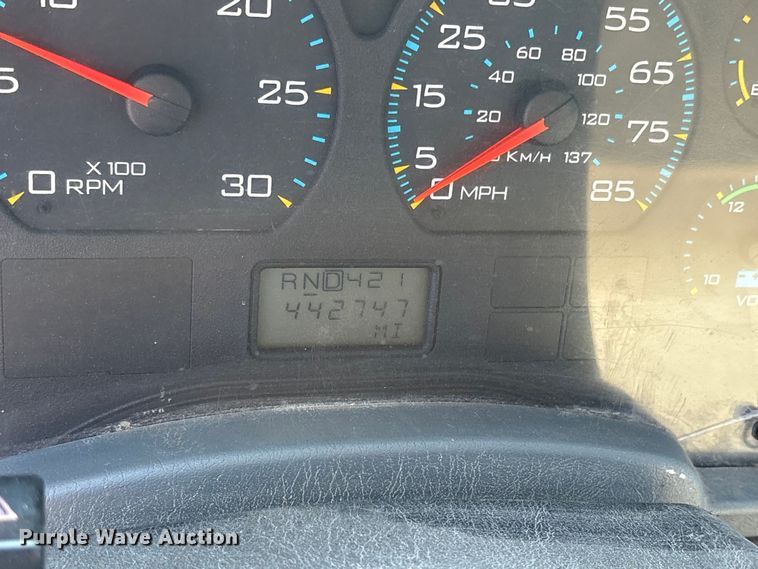 image for item ED5609 2002 International 4300 truck cab and chassis