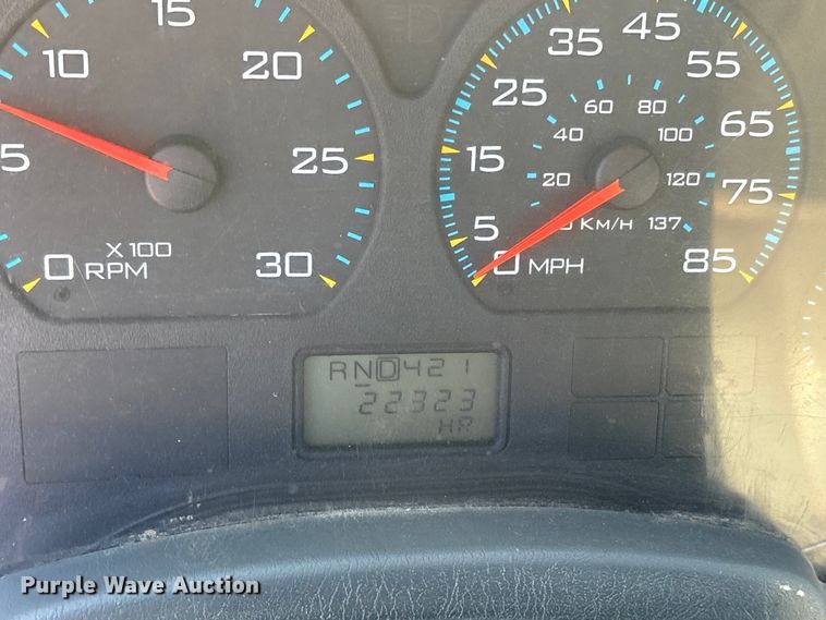 image for item ED5609 2002 International 4300 truck cab and chassis