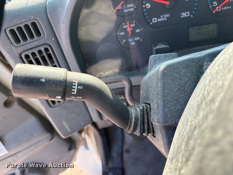 image for item ED5609 2002 International 4300 truck cab and chassis