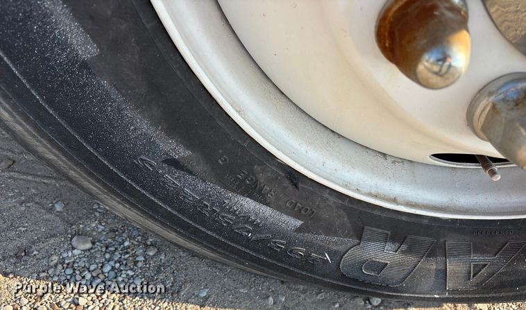 image for item ED5609 2002 International 4300 truck cab and chassis