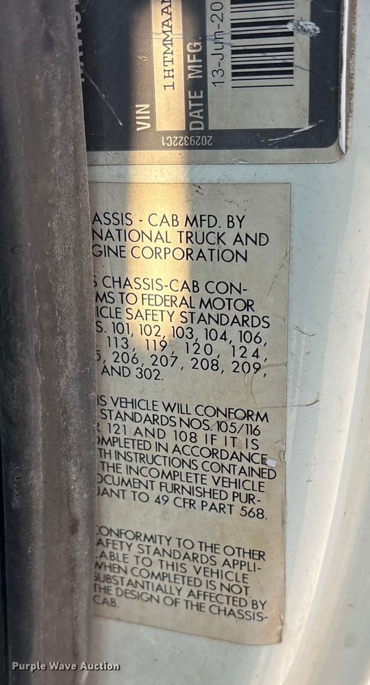 image for item ED5609 2002 International 4300 truck cab and chassis