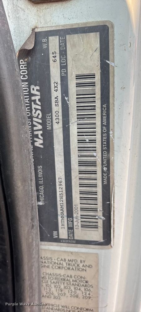 image for item ED5609 2002 International 4300 truck cab and chassis