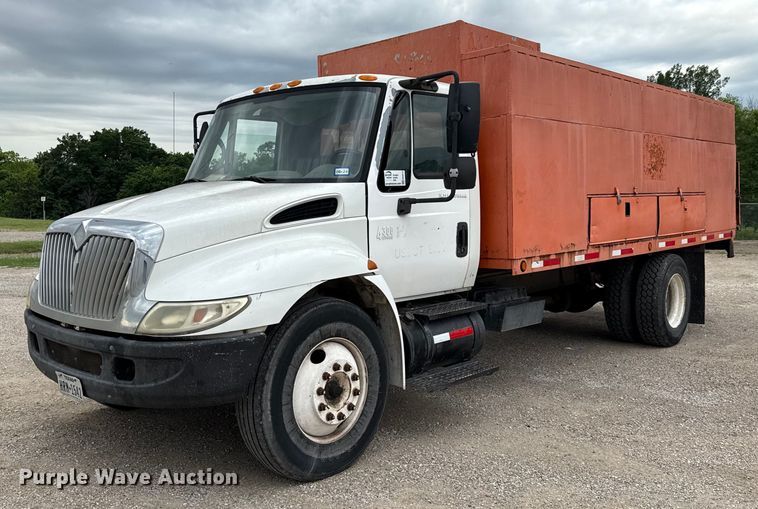 image for item ED5612 2002 International 4300 utility / service truck