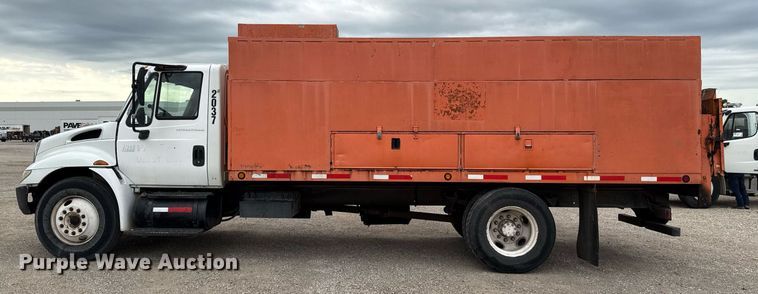 image for item ED5612 2002 International 4300 utility / service truck