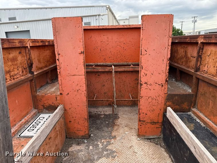 image for item ED5612 2002 International 4300 utility / service truck