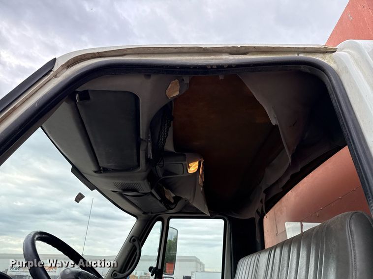 image for item ED5612 2002 International 4300 utility / service truck