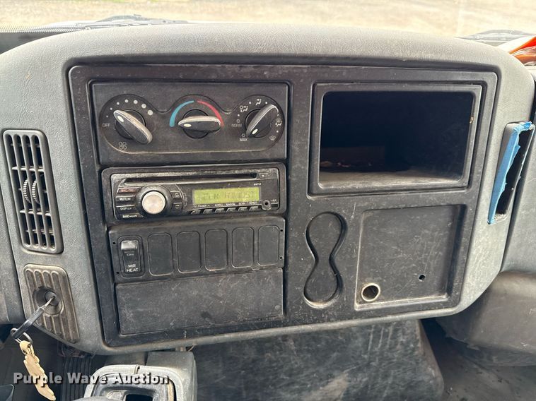 image for item ED5612 2002 International 4300 utility / service truck