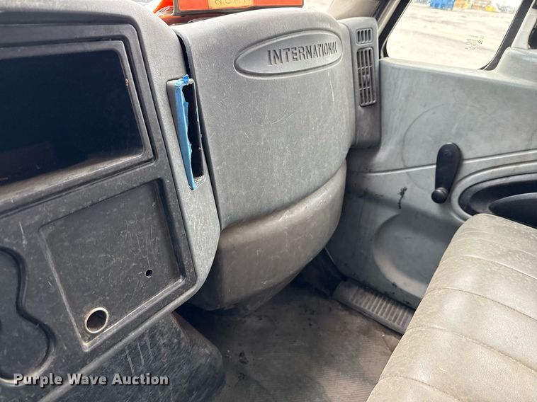 image for item ED5612 2002 International 4300 utility / service truck