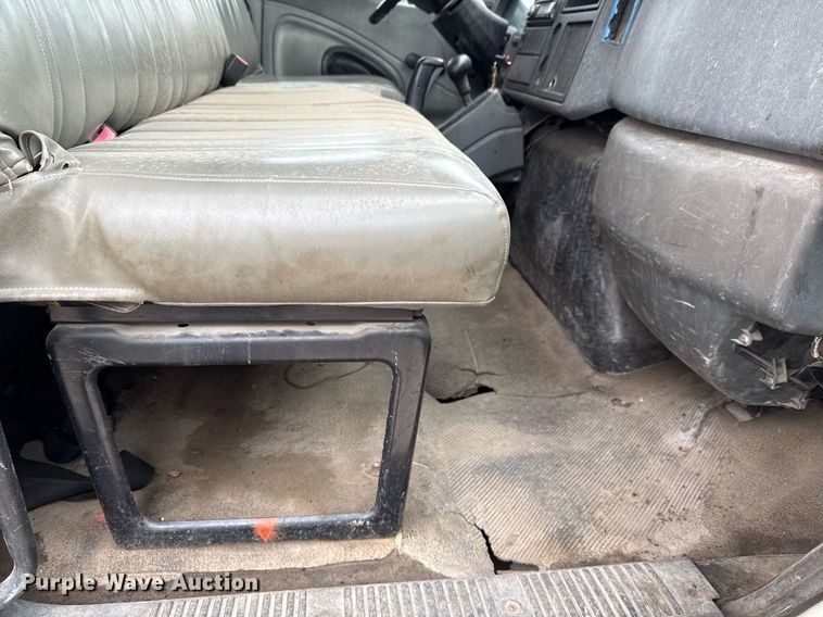 image for item ED5612 2002 International 4300 utility / service truck