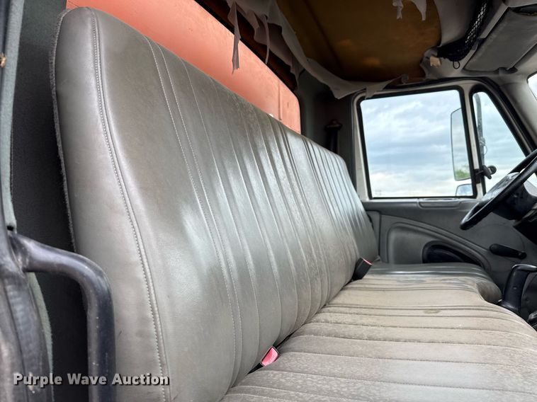 image for item ED5612 2002 International 4300 utility / service truck