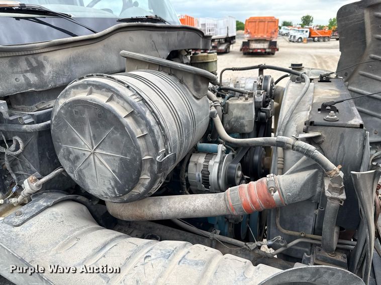 image for item ED5612 2002 International 4300 utility / service truck