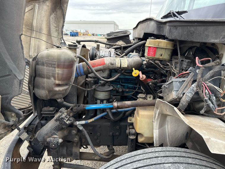 image for item ED5612 2002 International 4300 utility / service truck