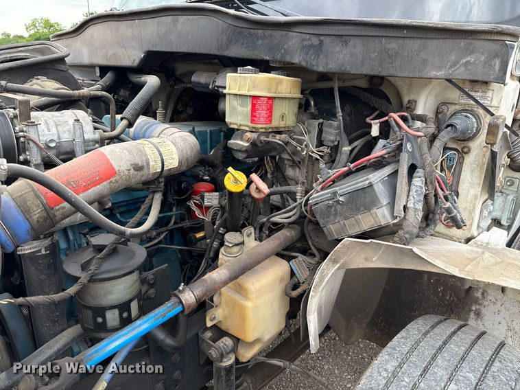 image for item ED5612 2002 International 4300 utility / service truck