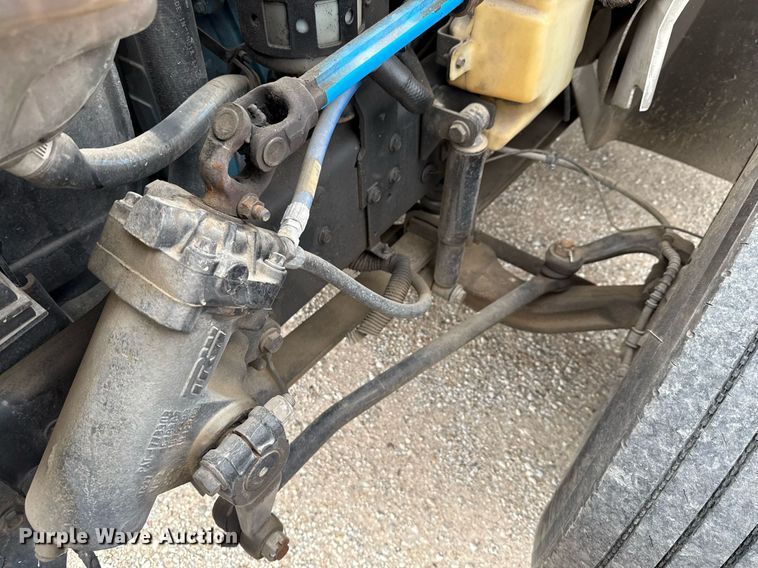 image for item ED5612 2002 International 4300 utility / service truck