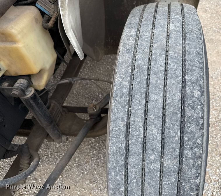 image for item ED5612 2002 International 4300 utility / service truck