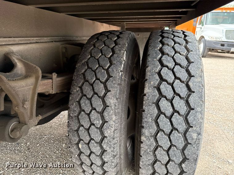 image for item ED5612 2002 International 4300 utility / service truck