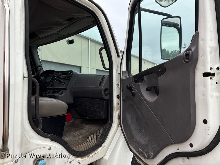 image for item ED5614 2009 Freightliner M2  utility / service truck