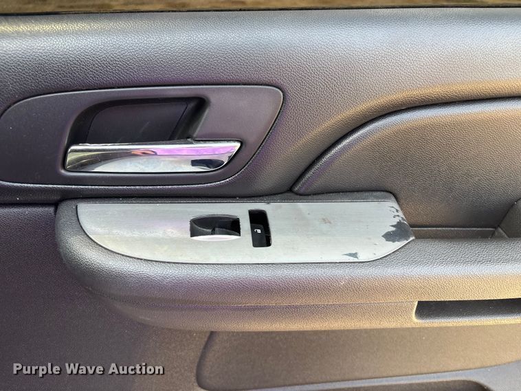 image for item ED5910 2009 Chevrolet Suburban SUV