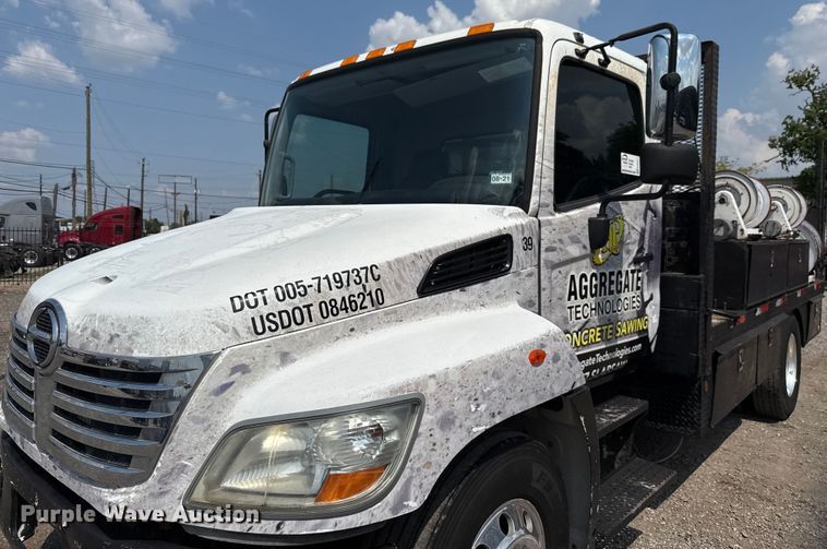 image for item ED5911 2008 Hino 268 flatbed truck