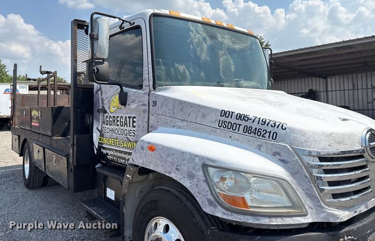 image for item ED5911 2008 Hino 268 flatbed truck