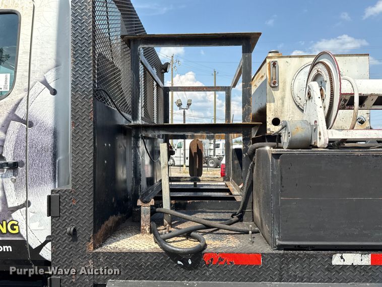 image for item ED5911 2008 Hino 268 flatbed truck