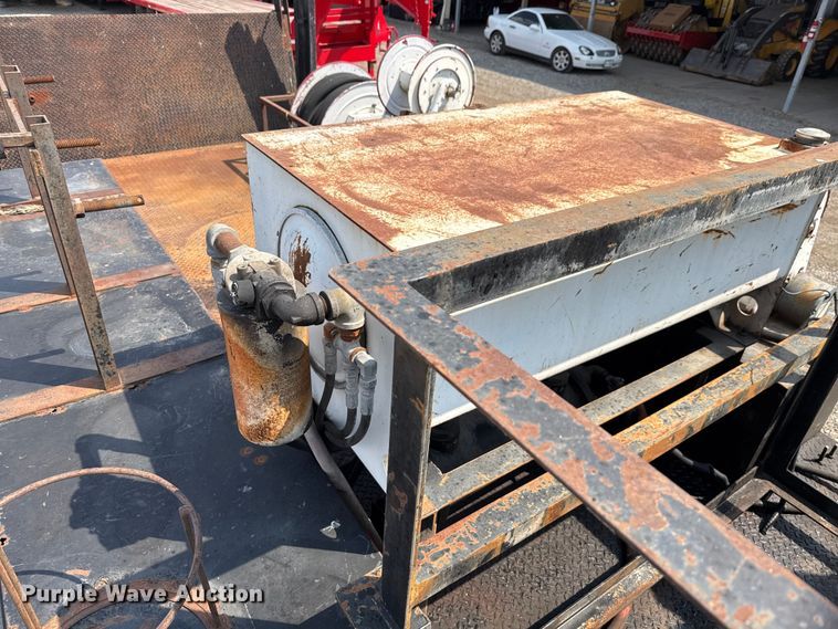 image for item ED5911 2008 Hino 268 flatbed truck