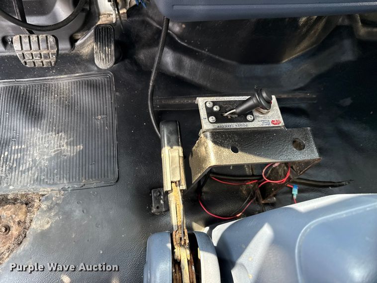 image for item ED5911 2008 Hino 268 flatbed truck