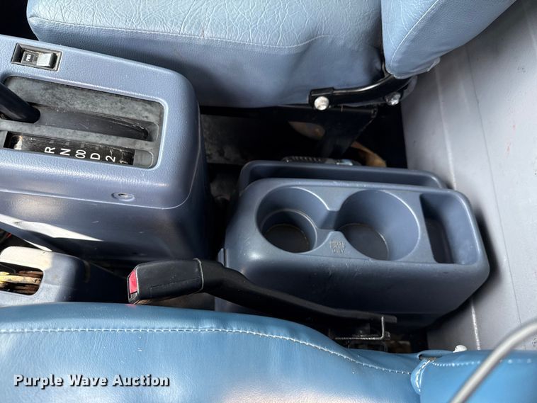 image for item ED5911 2008 Hino 268 flatbed truck