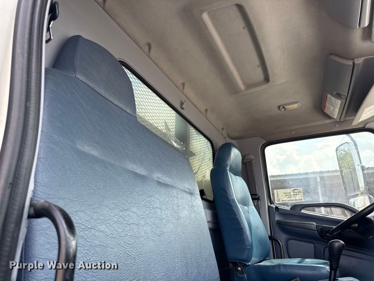 image for item ED5911 2008 Hino 268 flatbed truck