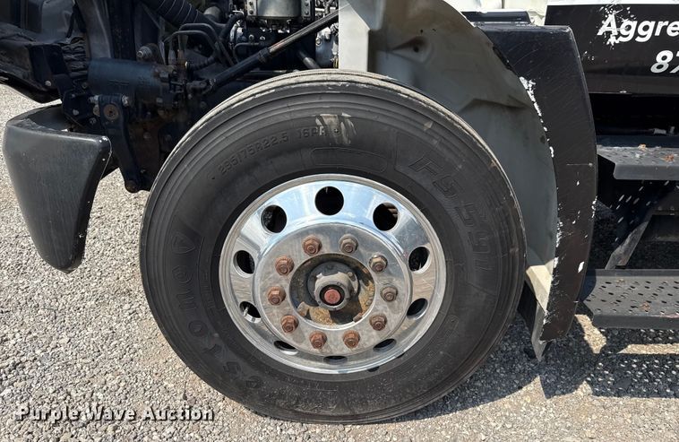 image for item ED5911 2008 Hino 268 flatbed truck